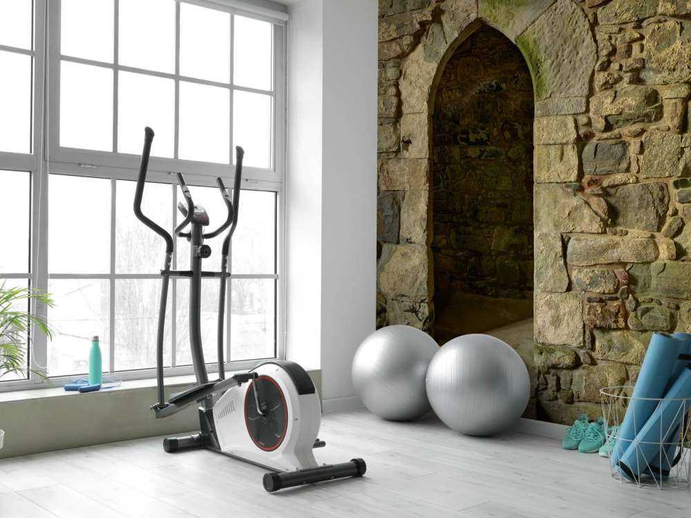 Gammal vägg med passage