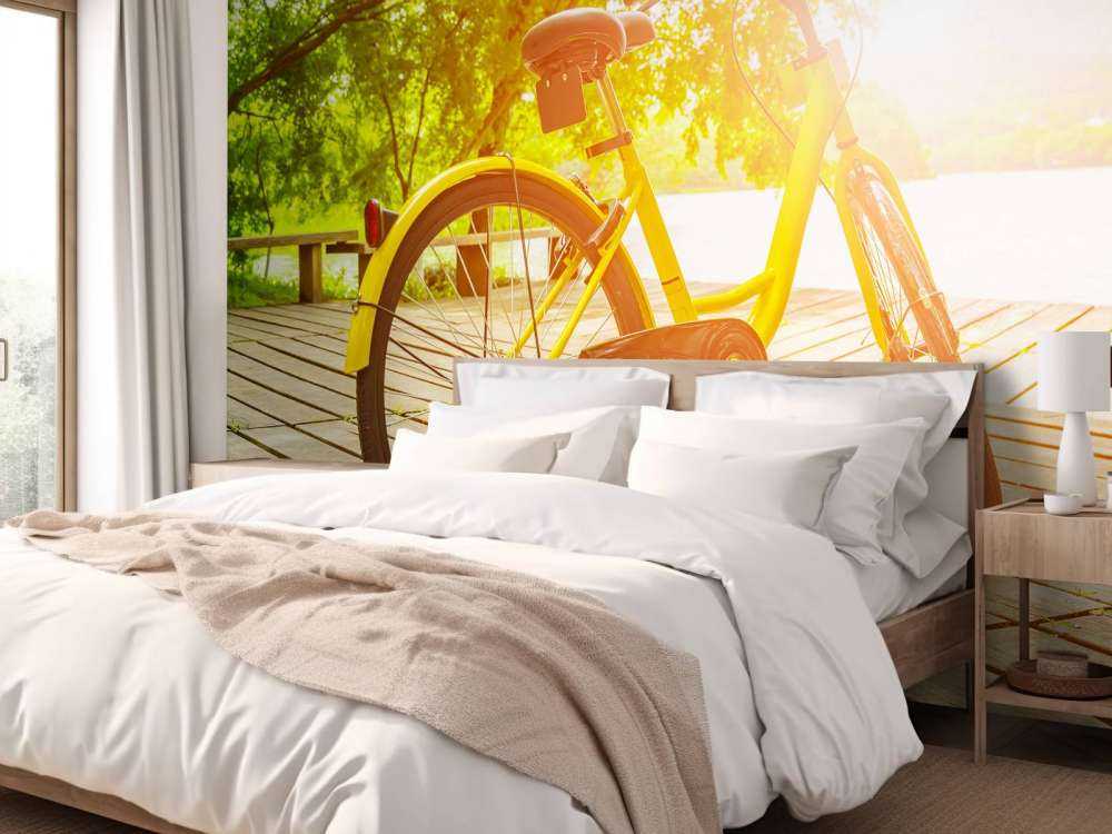 Gul cykel på brygga