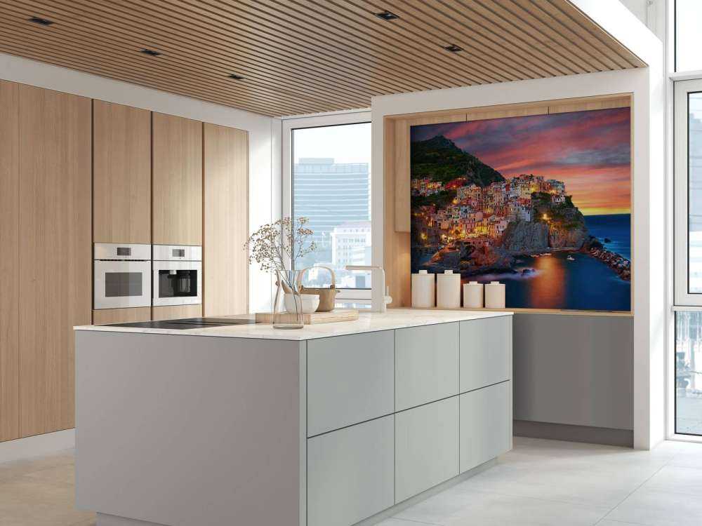 Italiensk stad vid solnedgången