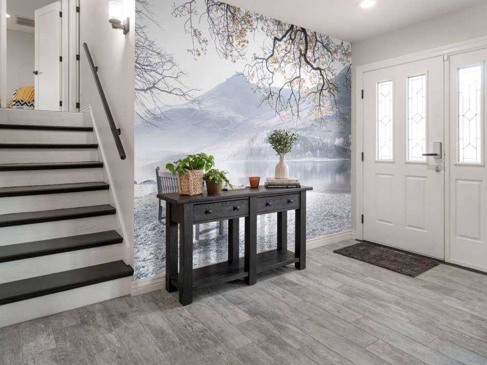 Bänk vid en lugn sjö