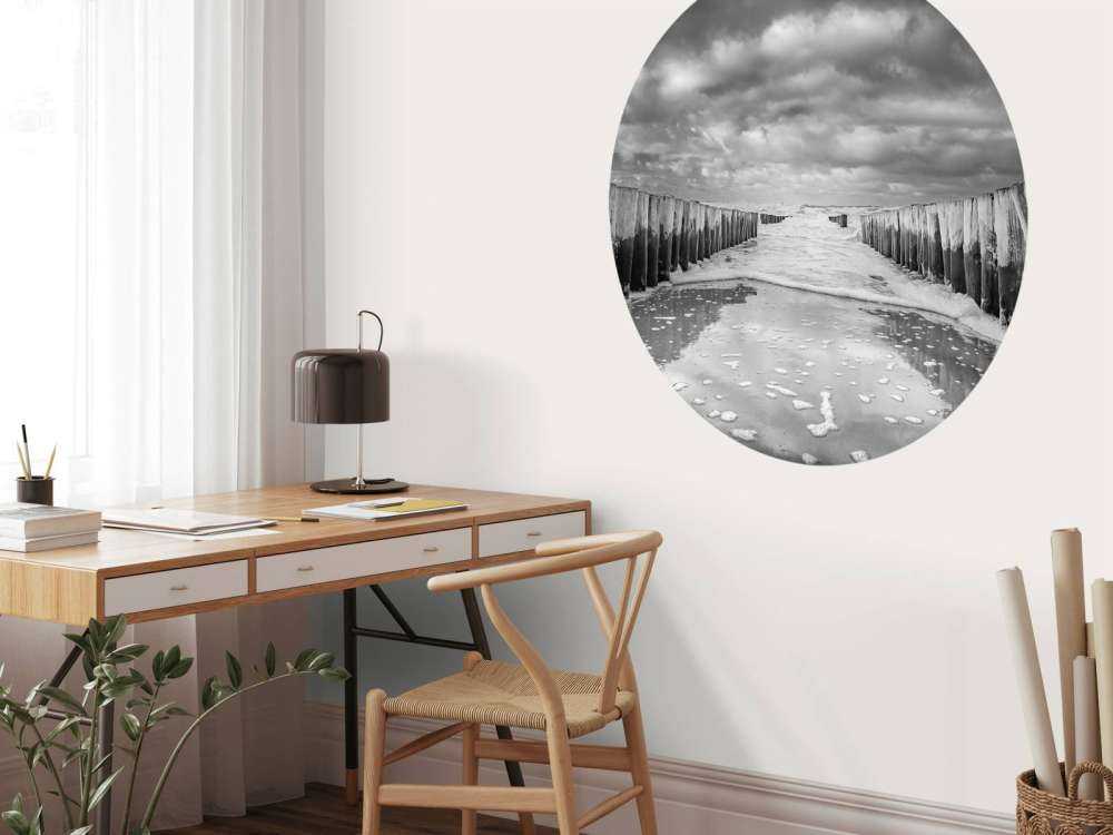 Oroligt hav i svart och vitt