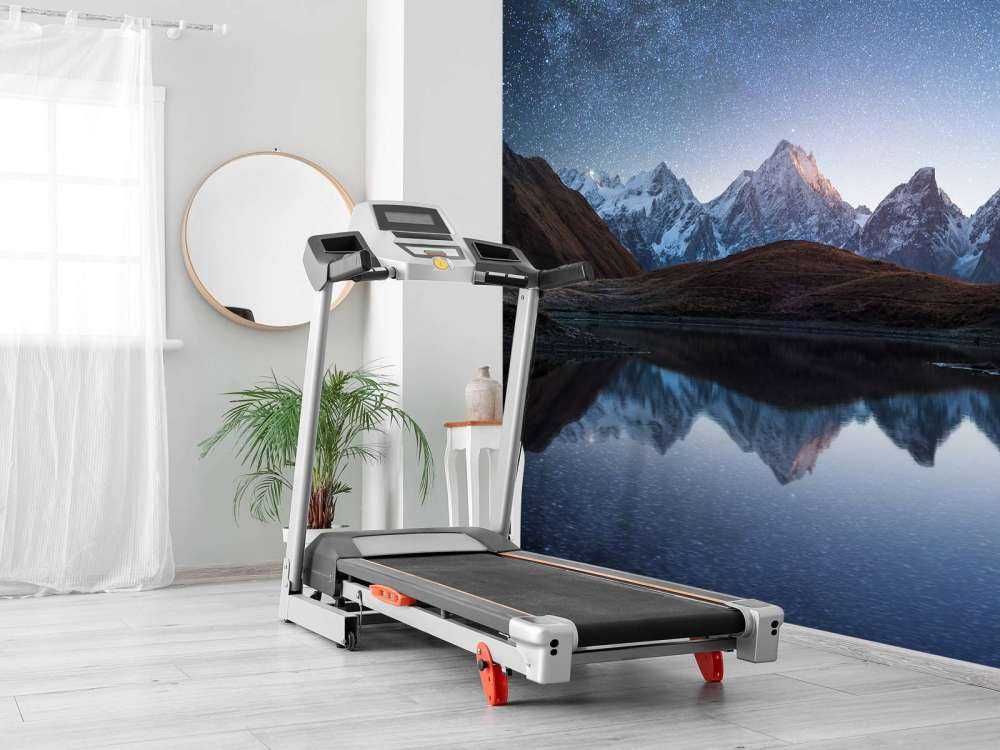 Bjerge med sne om natten