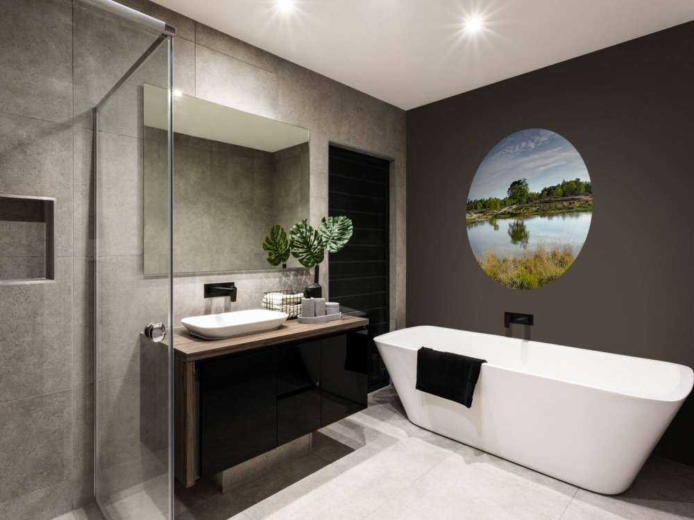 En lille skovsø i lyngområdet