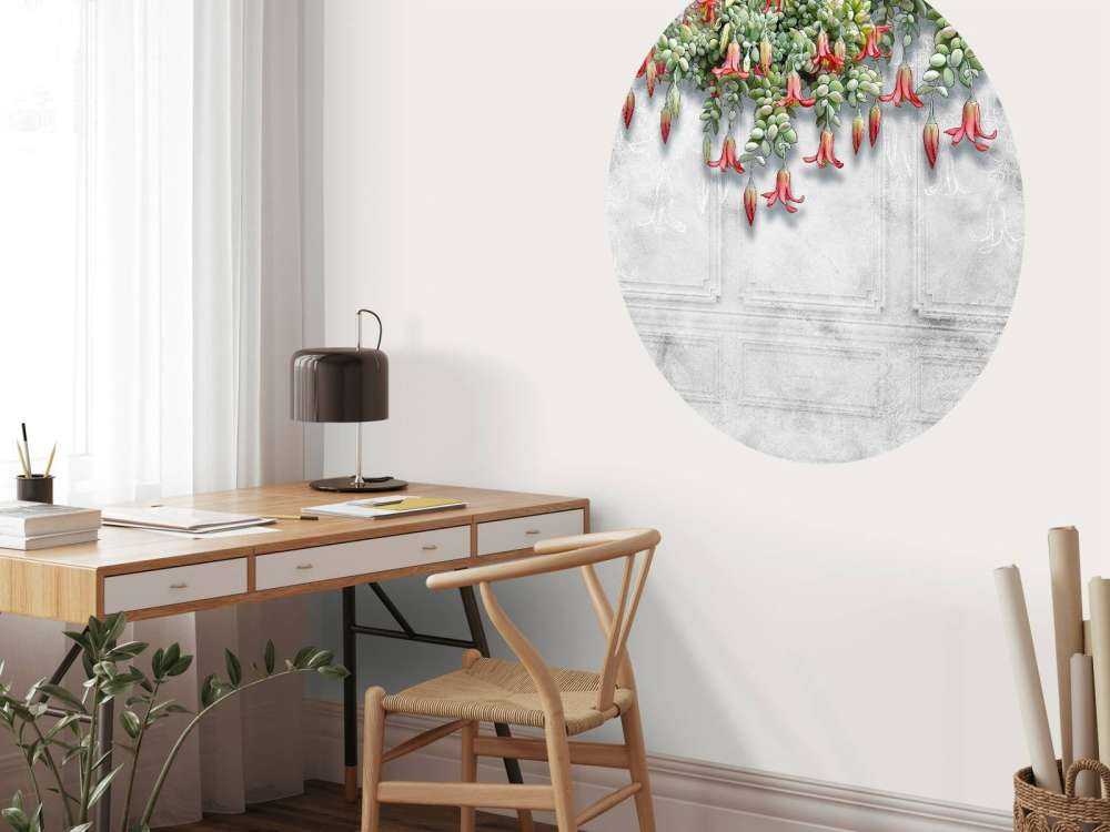 Eksotiske blomster på betong