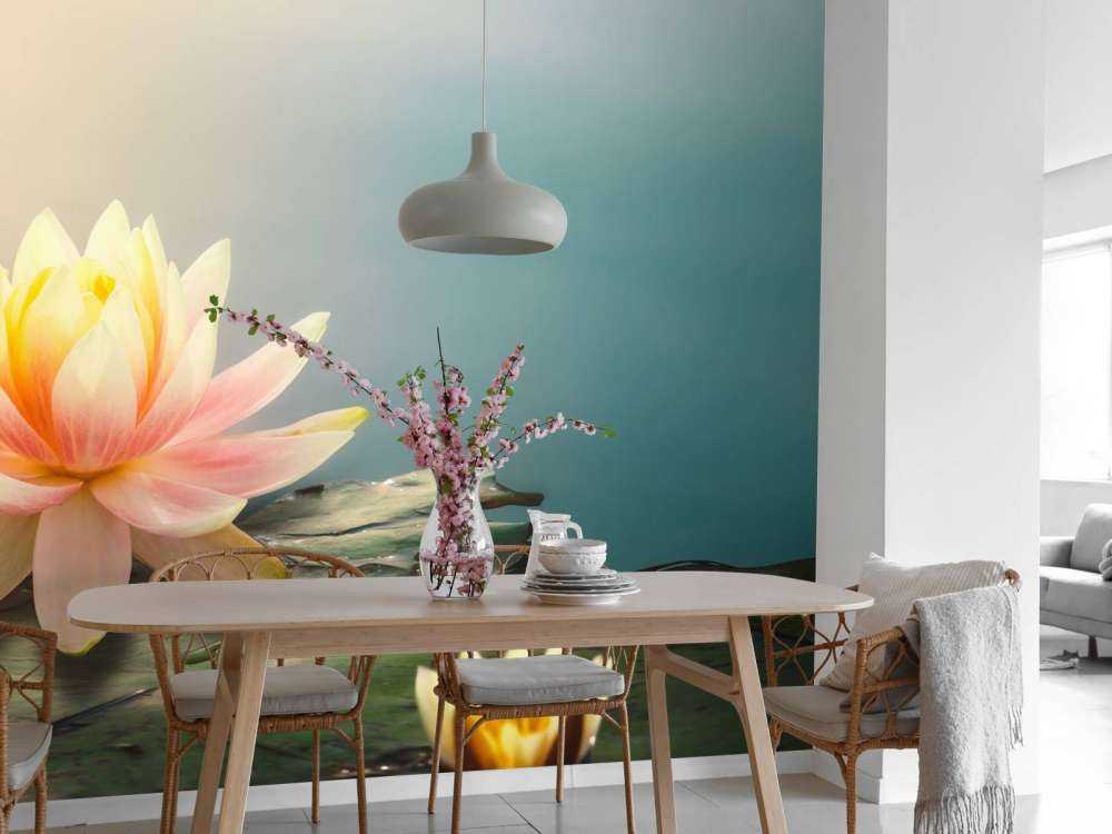 Dame med lotusblomster