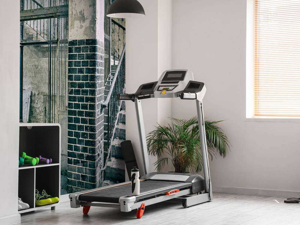 Gamla trappor och hisschakt