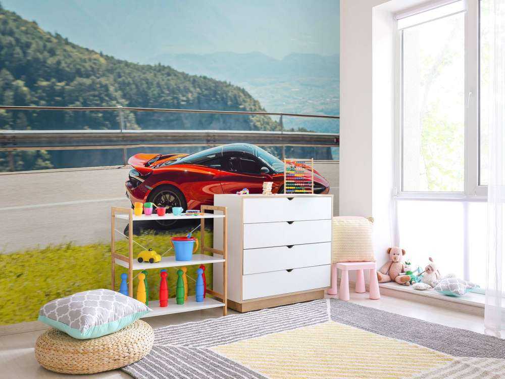 Ridande genom bergpanorama