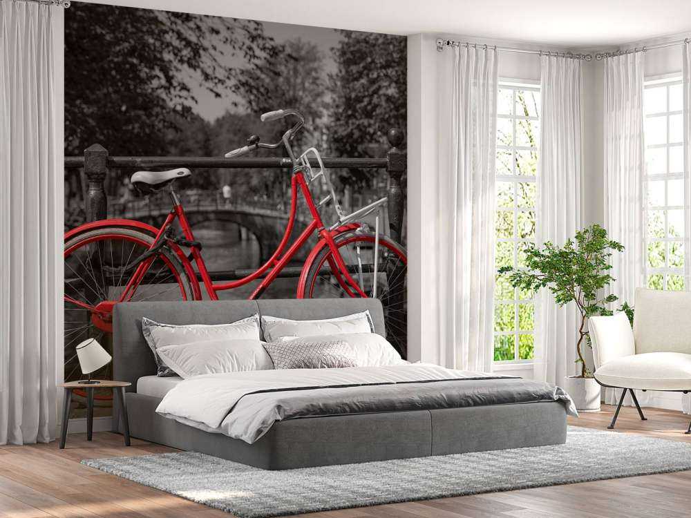 Röd cykel på brpå